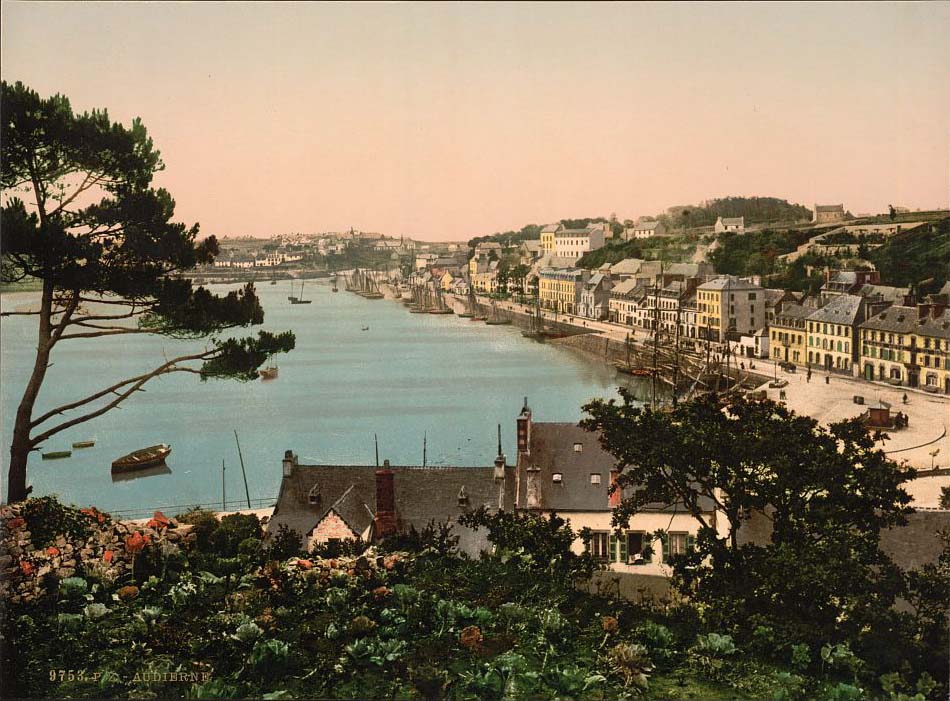 Audierne. Panorama de Audierne et le port, 1890