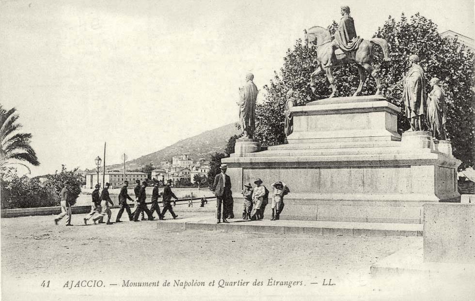 Ajaccio. Monument de Napoléon et Quartier des Etrangers