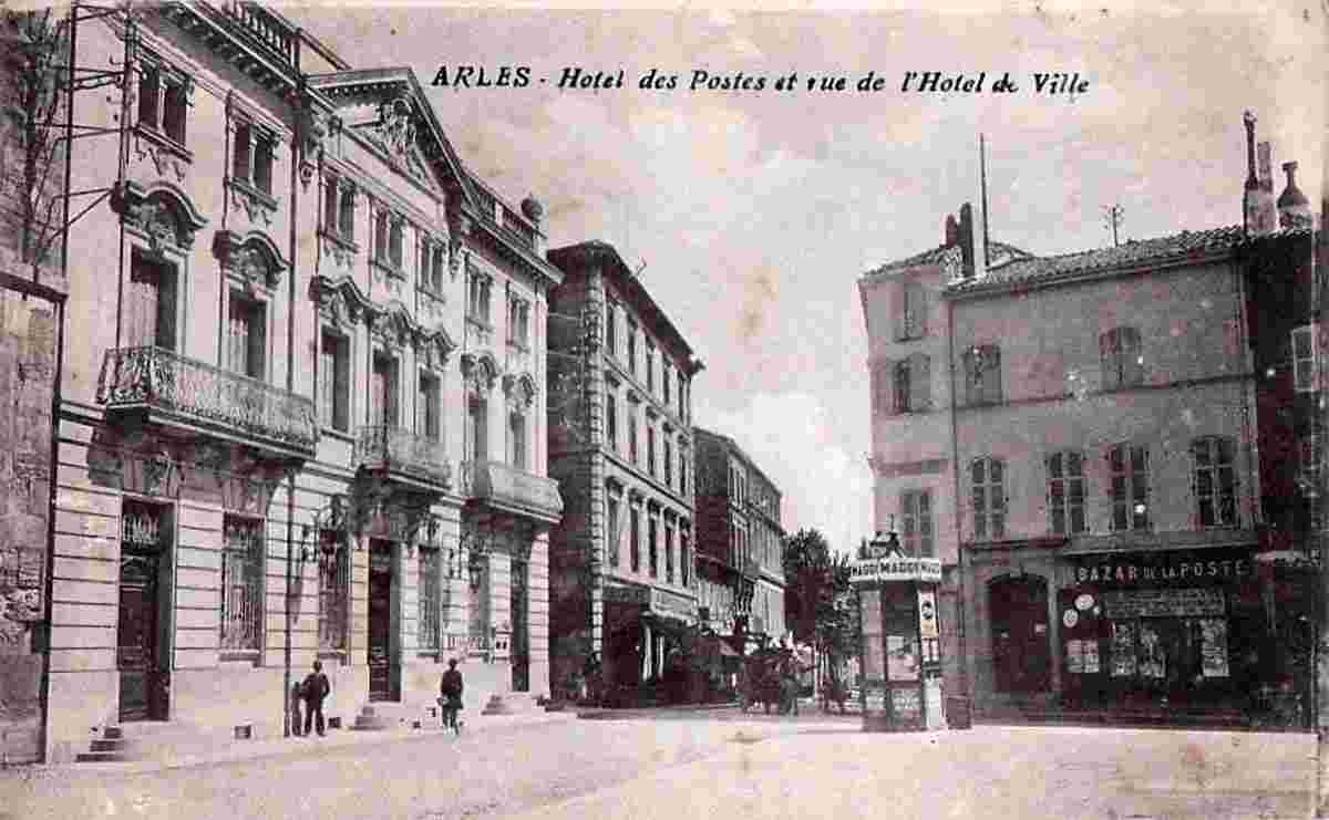 Arles. Hôtel des Postes et rue de L'Hôtel de Ville