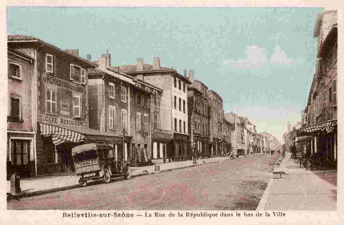 Belleville-en-Beaujolais. La Rue de la République dans le bas de la Ville
