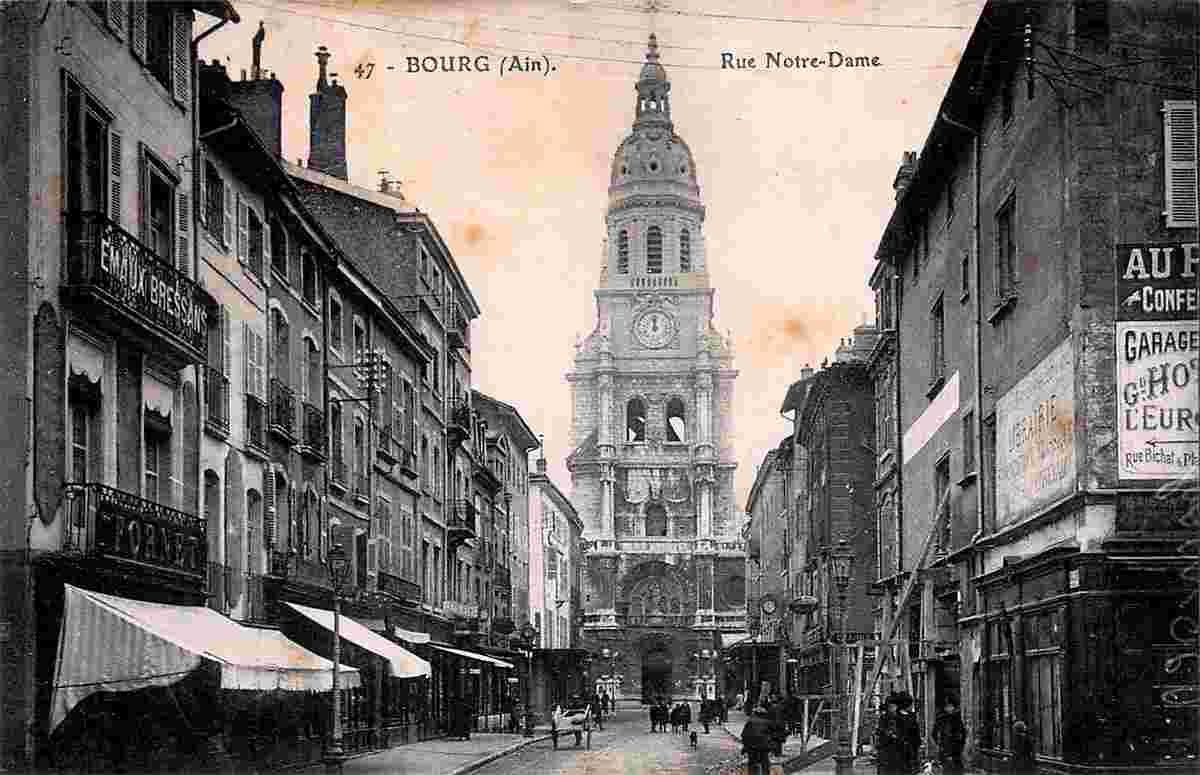 Bourg-en-Bresse. Rue et Église Notre-Dame