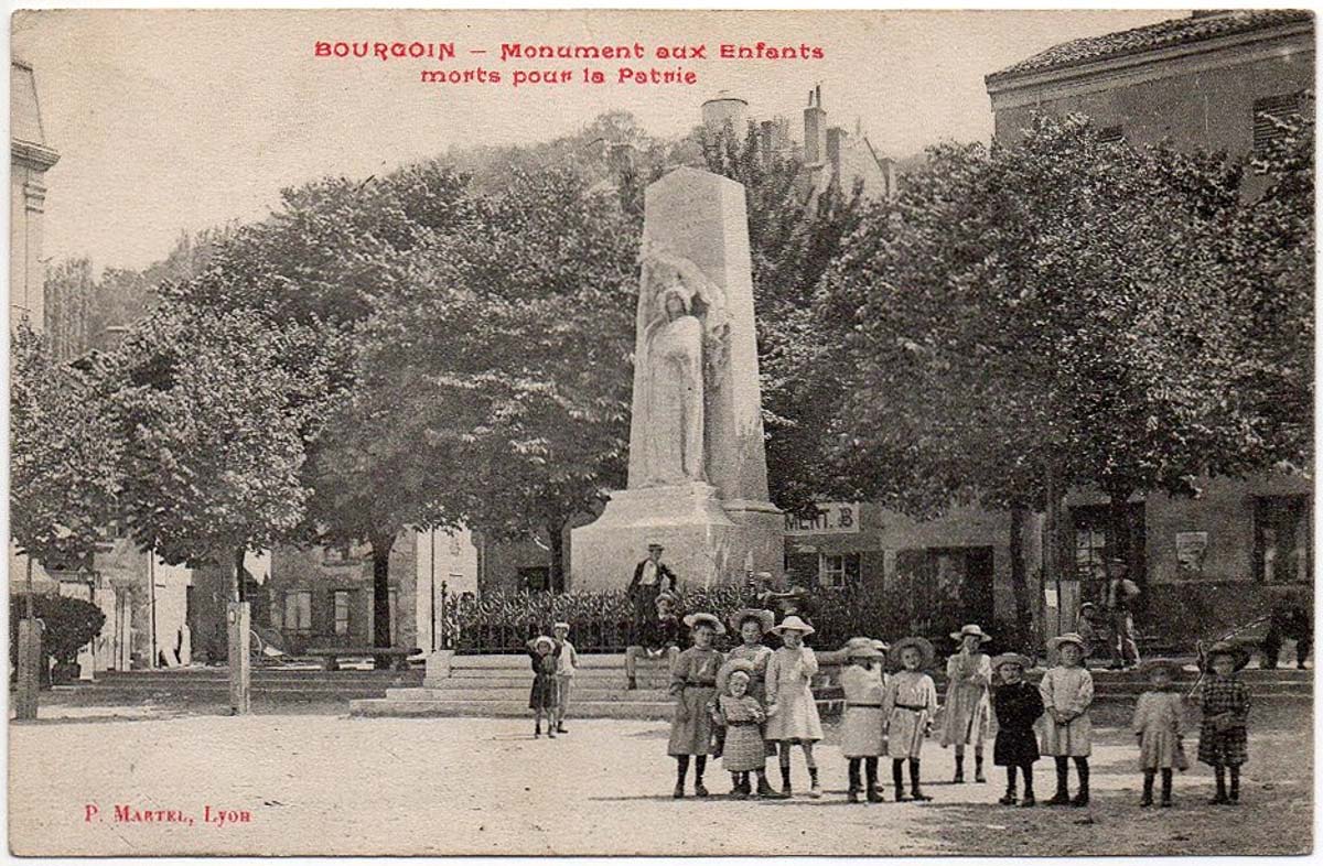 Bourgoin-Jallieu. Bourgoin - Monument aux Enfants morts pour la Patrie