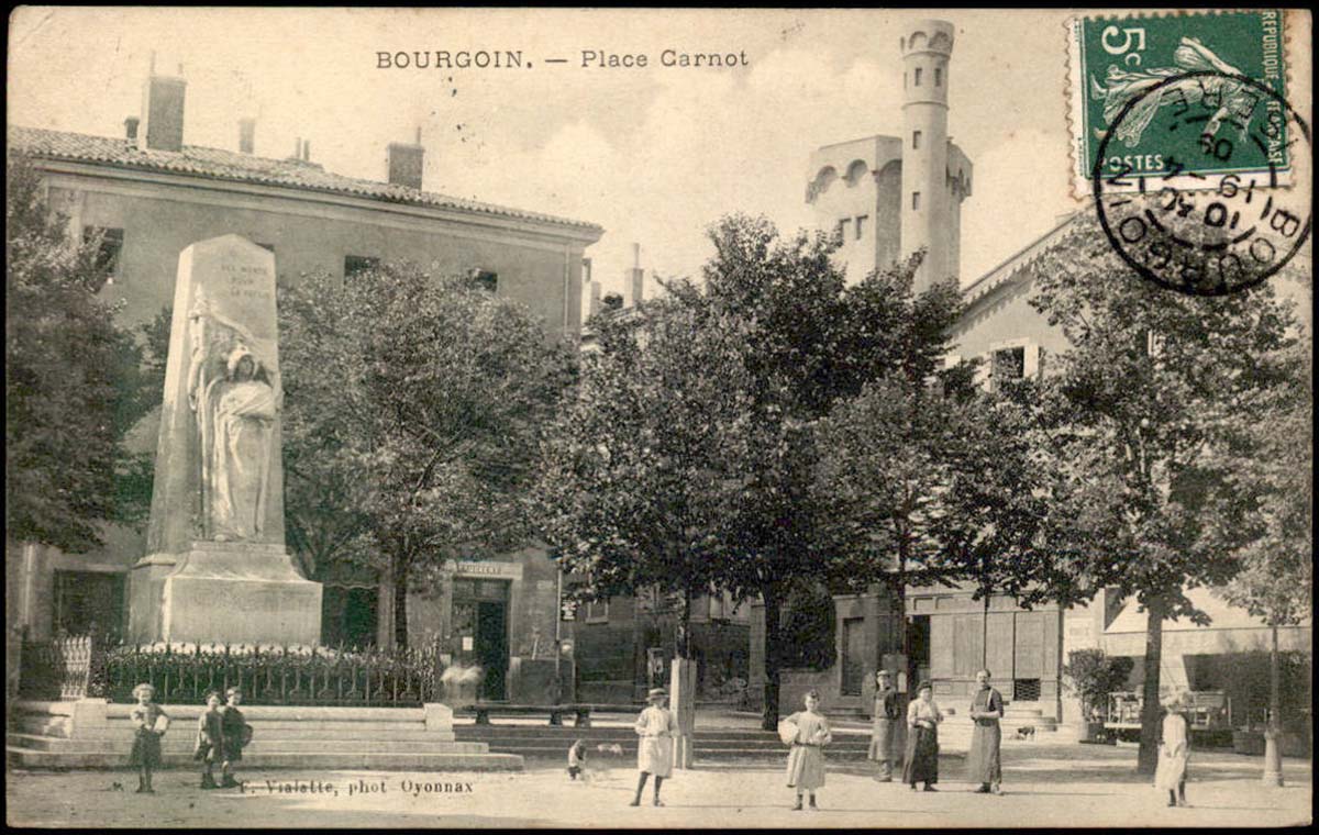 Bourgoin-Jallieu. Bourgoin - Place Carnot