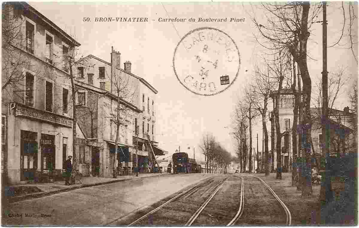 Bron. Carrefour du Boulevard Pinel et Terminus du Tramway, 1934