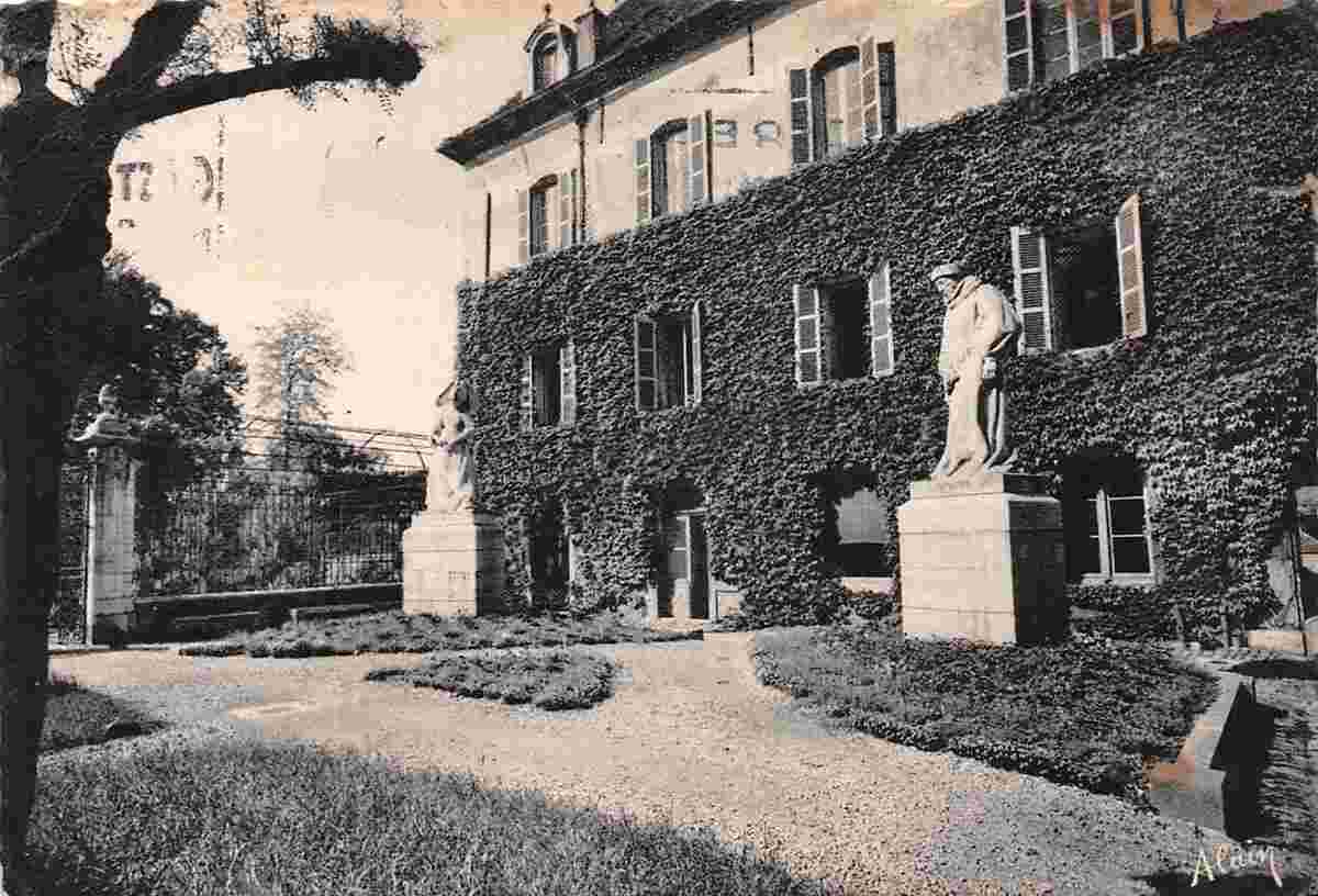 Beaune. L'Hôtel Dieu, Statues des Fondateurs - Nicolas Rolin et Guigone de Salins, 1951