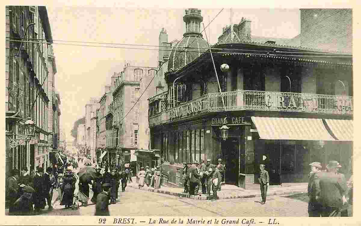 Brest. La Rue de la Marie et le Grand Café