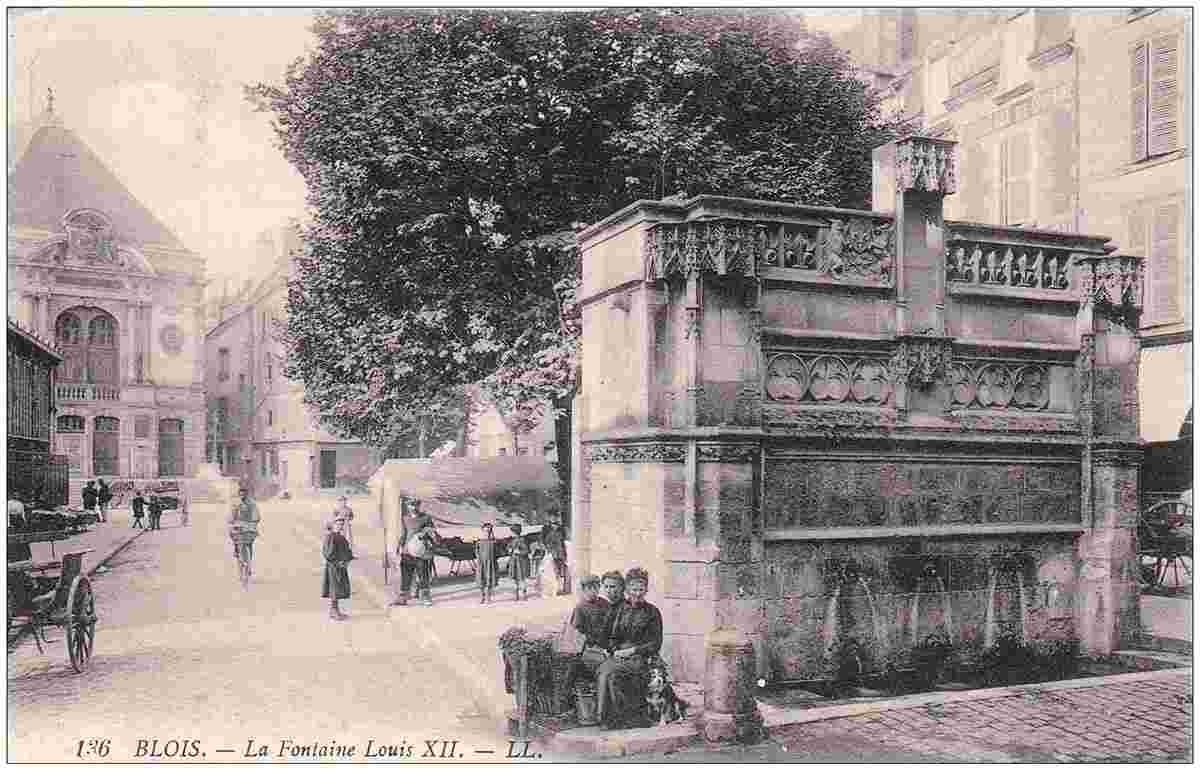 Blois. Fontaine Louis XII