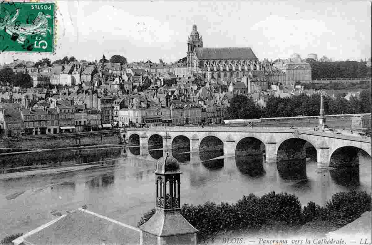Blois. Pont sur la Loire et la Cathédrale Saint-Louis