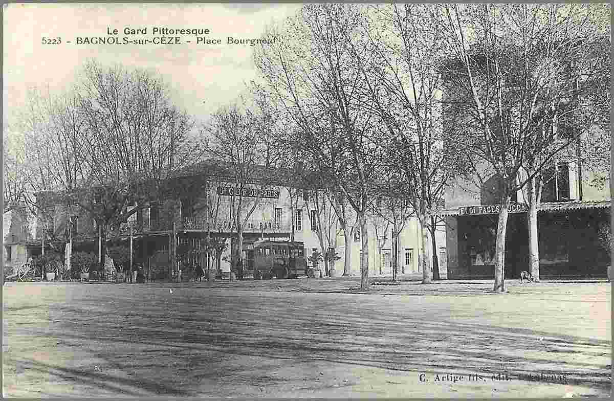 Bagnols-sur-Cèze. Place Bourgneuf