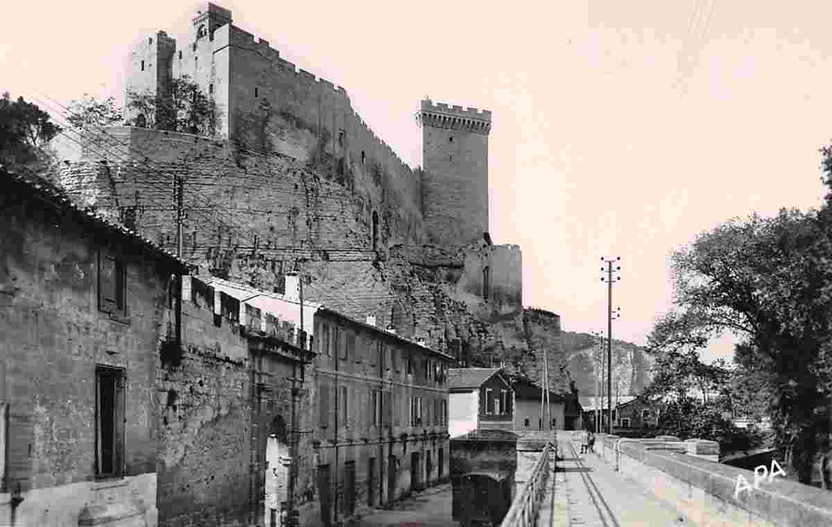 Beaucaire. Château et les Remparts