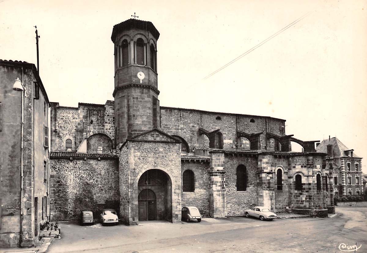 Chamalieres. L'Église du XIe siècle, style Roman, Monument historique