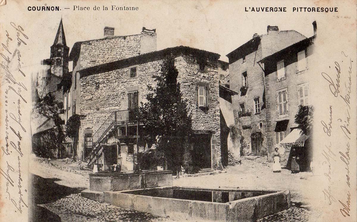 Cournon-d'Auvergne. Place de la Fontaine