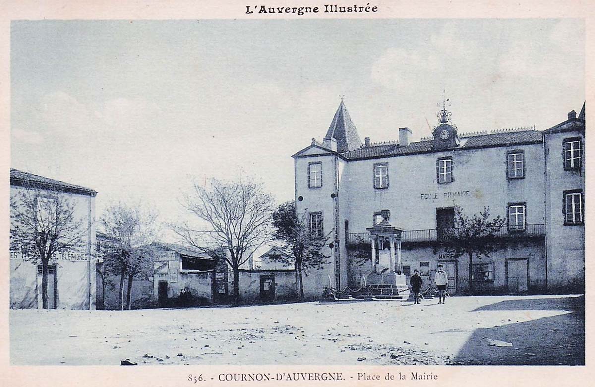 Cournon-d'Auvergne. Place de la Mairie, École primaire, 1936