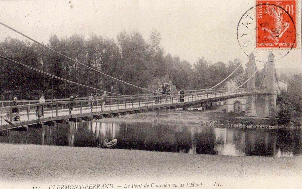 Cournon-d'Auvergne. Pont de Cournon vu de l'Hotel