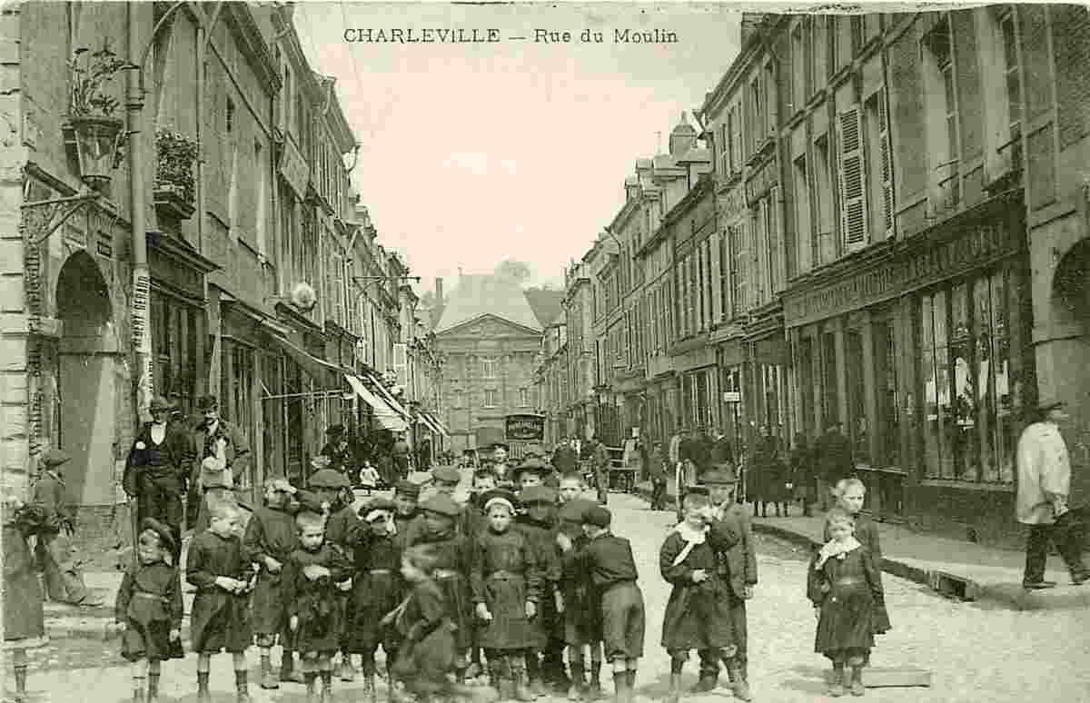 Charleville-Mézières. Rue du Moulin