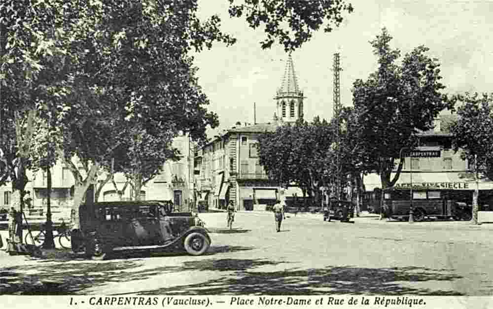 Carpentras. Place Notre-Dame