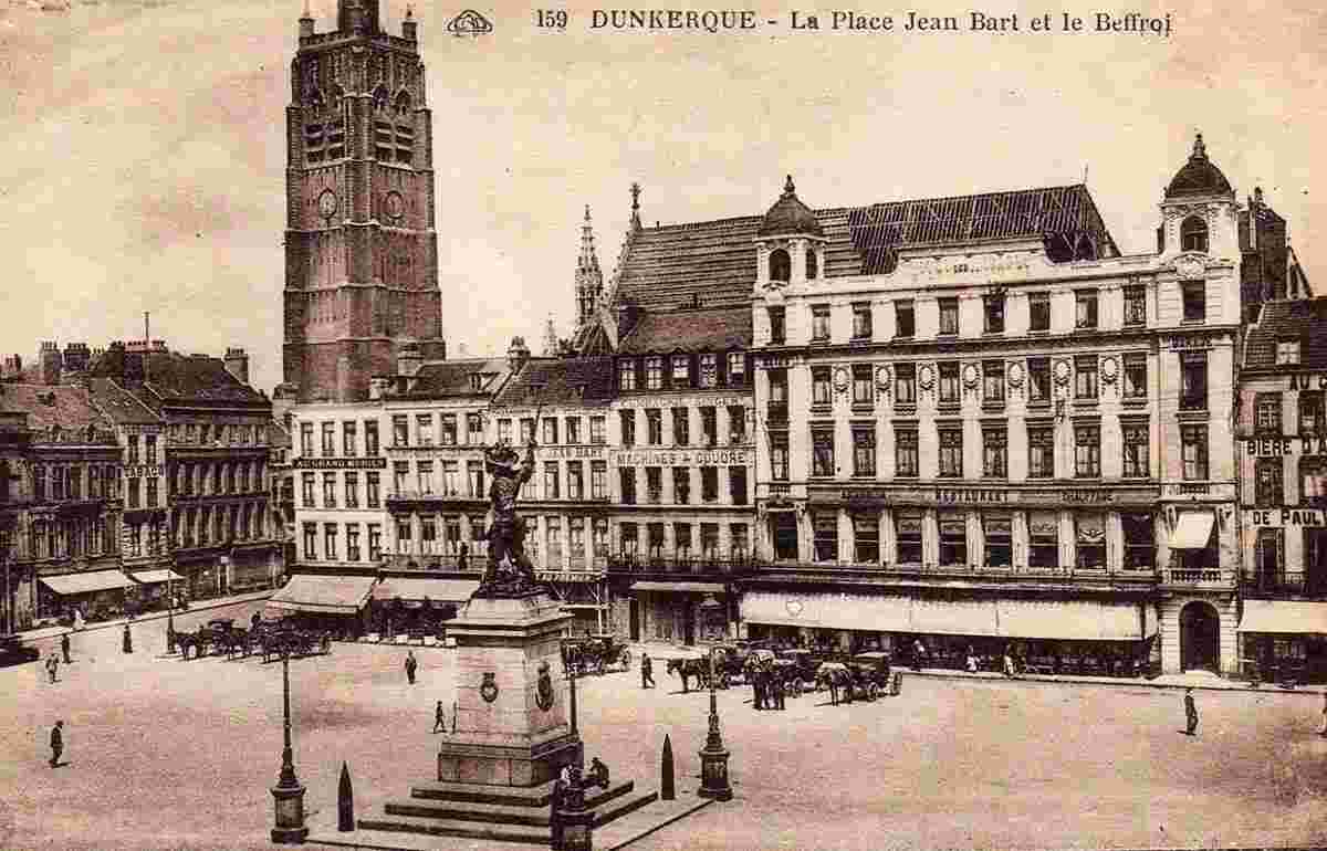Dunkerque. La Place Jean Bart et le Beffroi