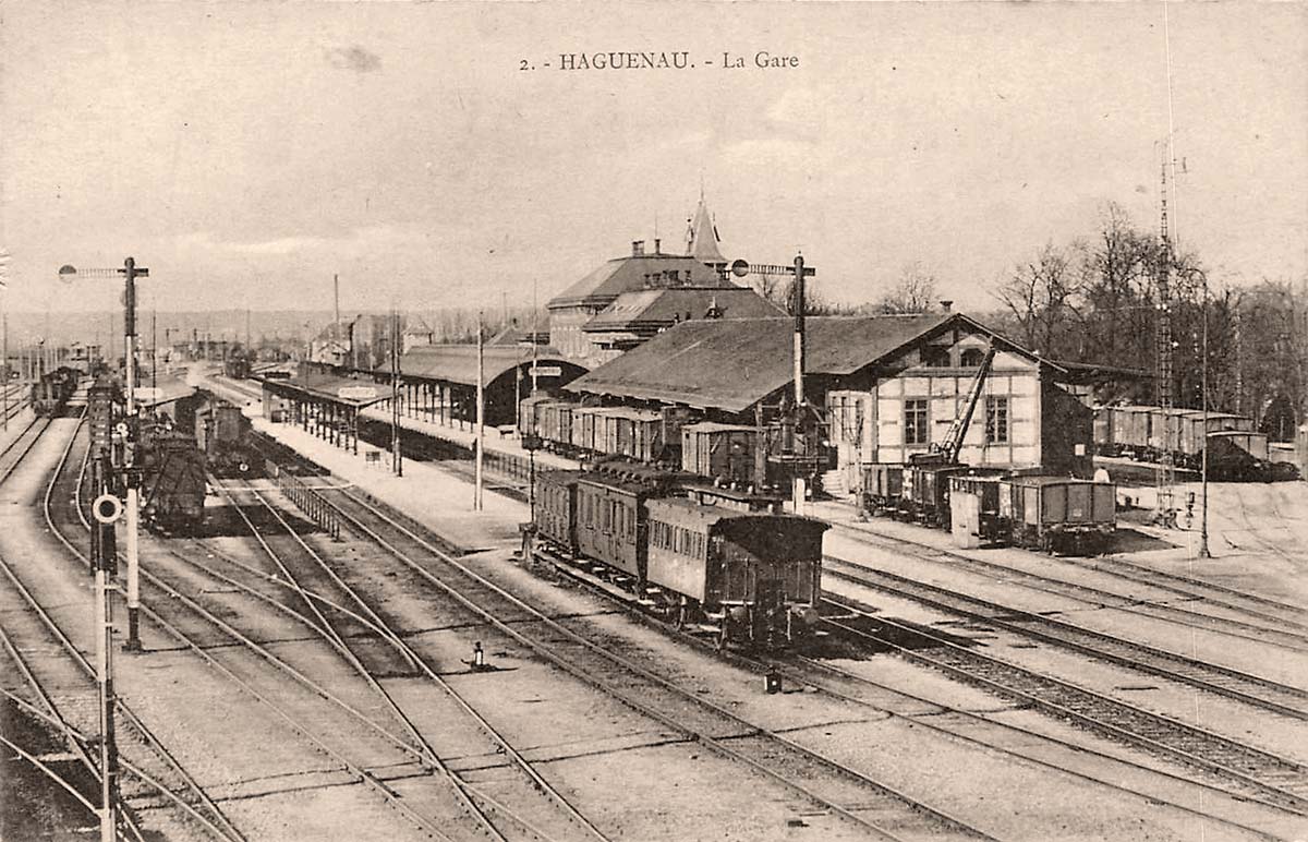 Haguenau. La Gare, plateforme, train