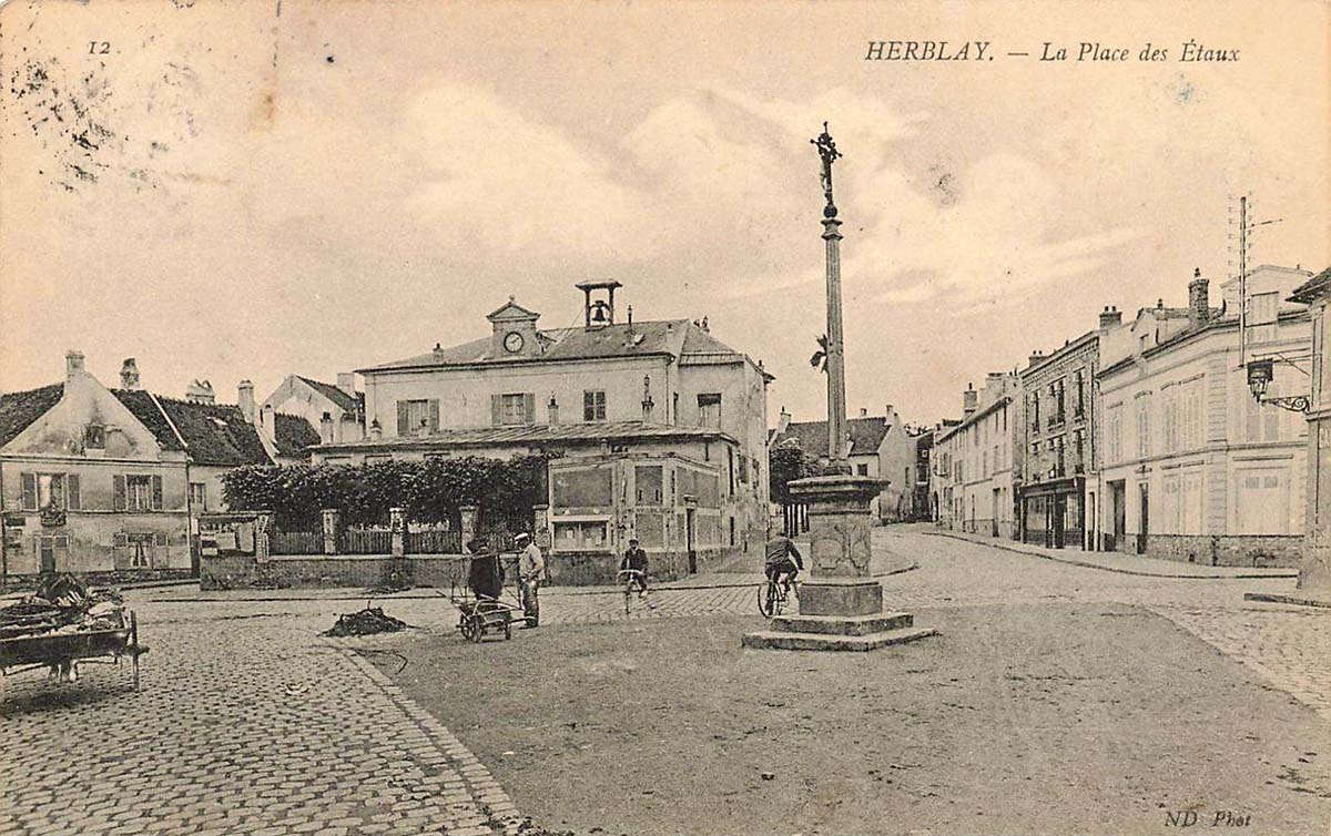 Herblay-sur-Seine. Place des Étaux