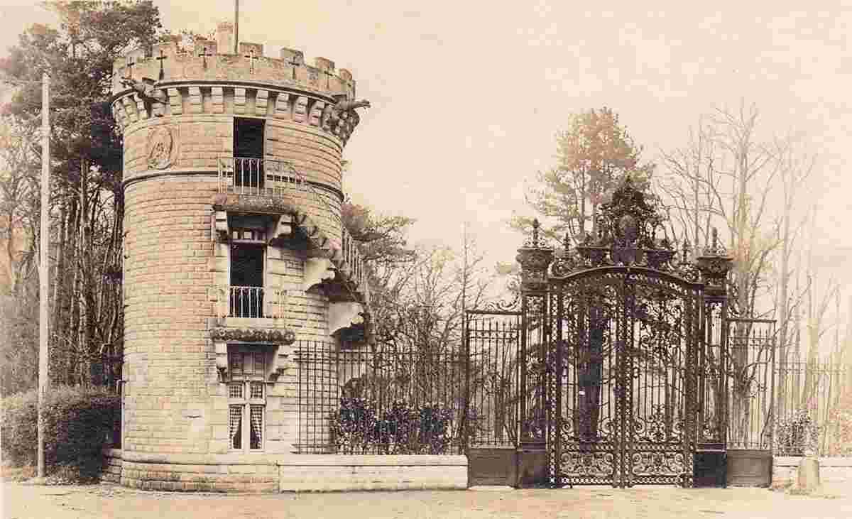 Hérouville-Saint-Clair. Porte d'entrée du Château de Beauregard