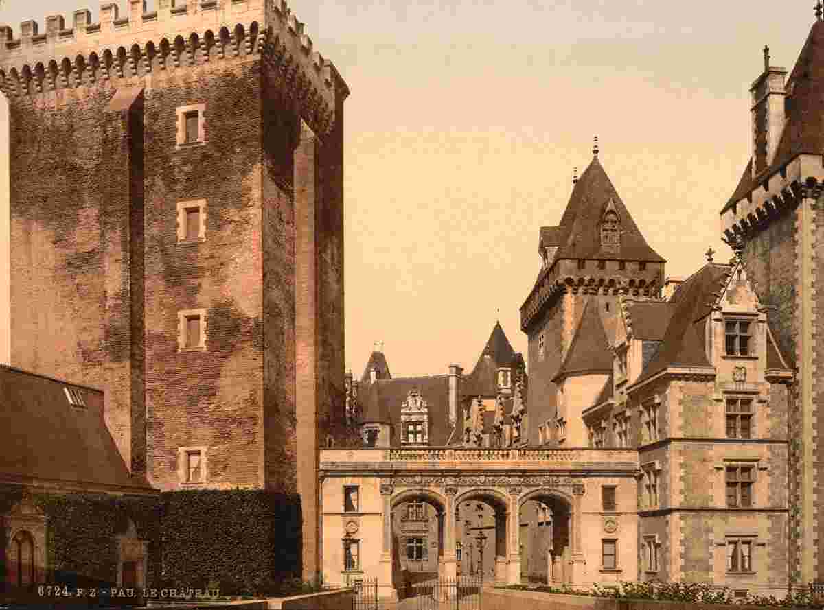 Pau. Le Château Henri IV vu de la façade est, 1890