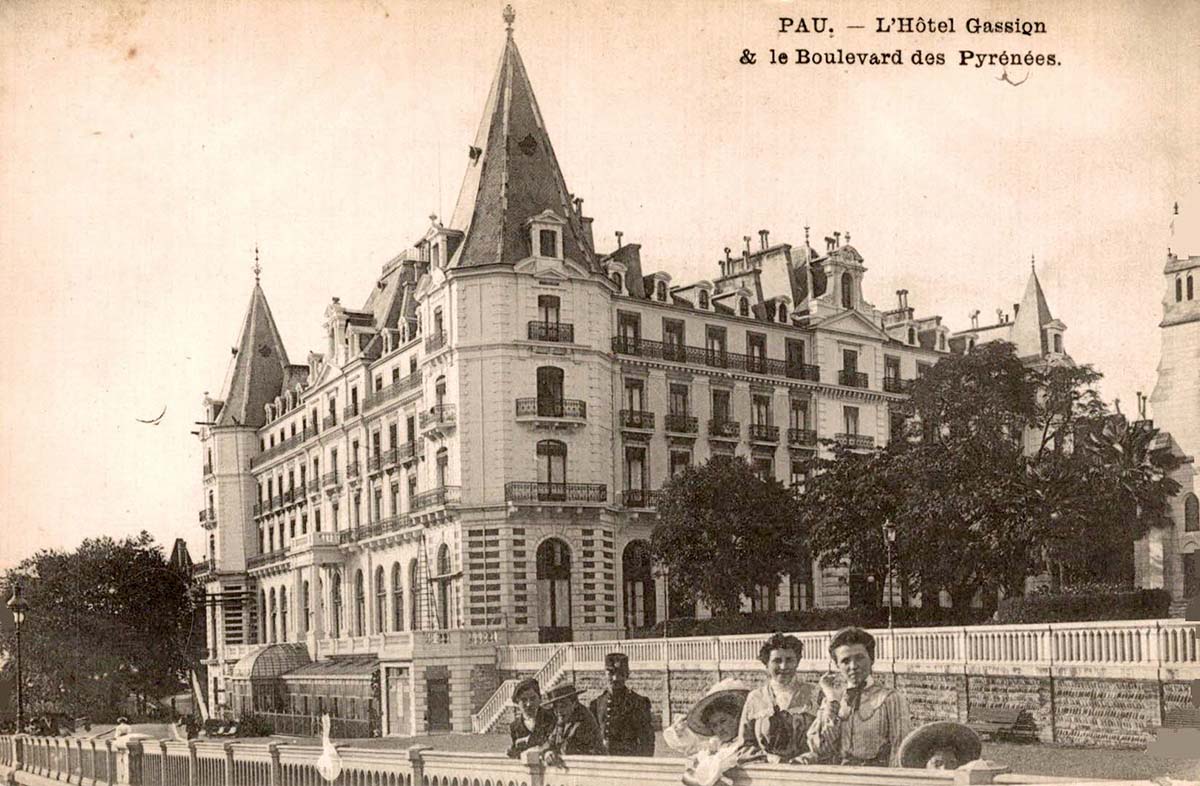 Pau. L'Hôtel Gassion et Boulevard des Pyrénées