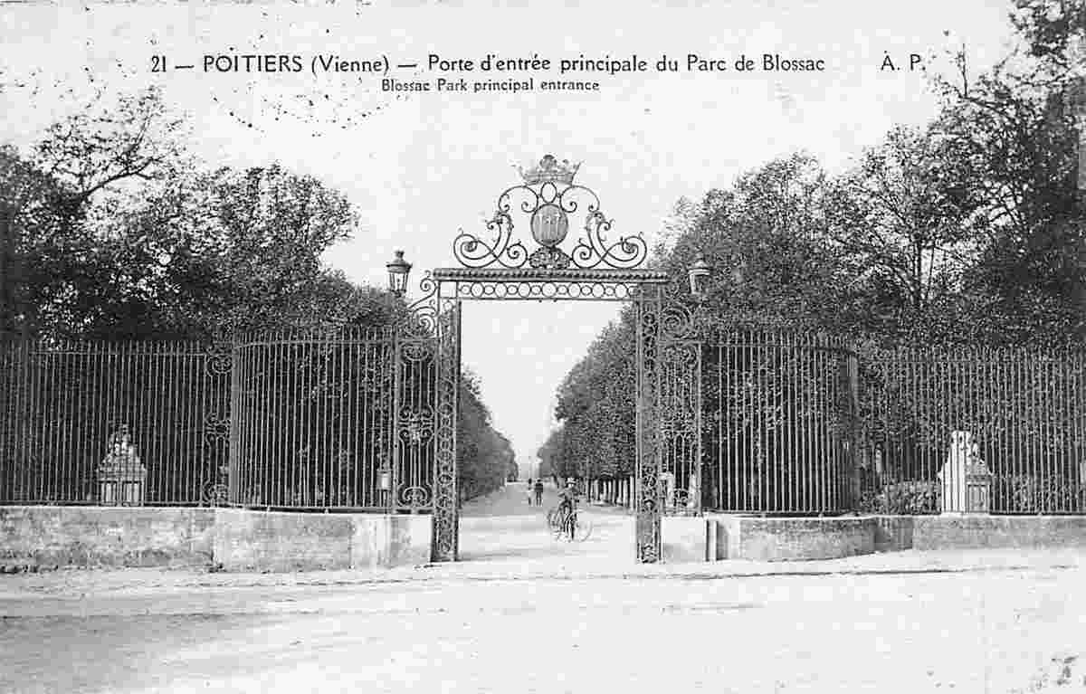 Poitiers. Porte d'entrée principale du Parc de Blossac, 1923