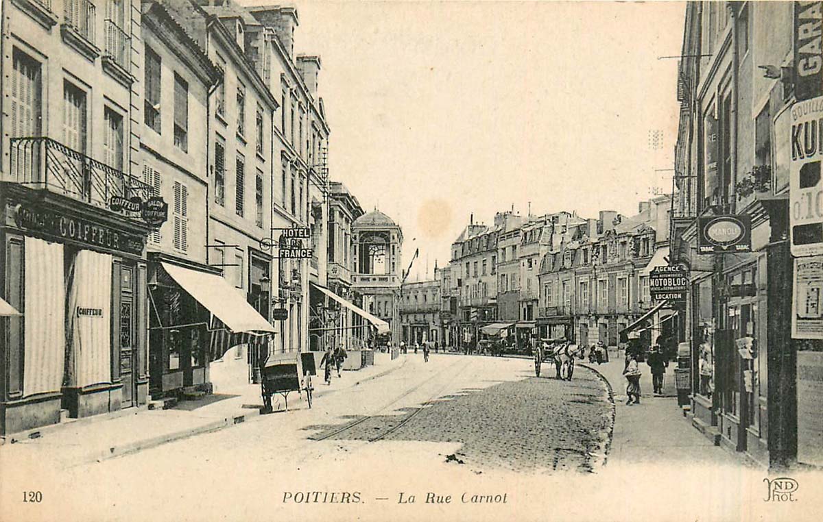 Poitiers. Rue Carnot et le Cercle des Officiers