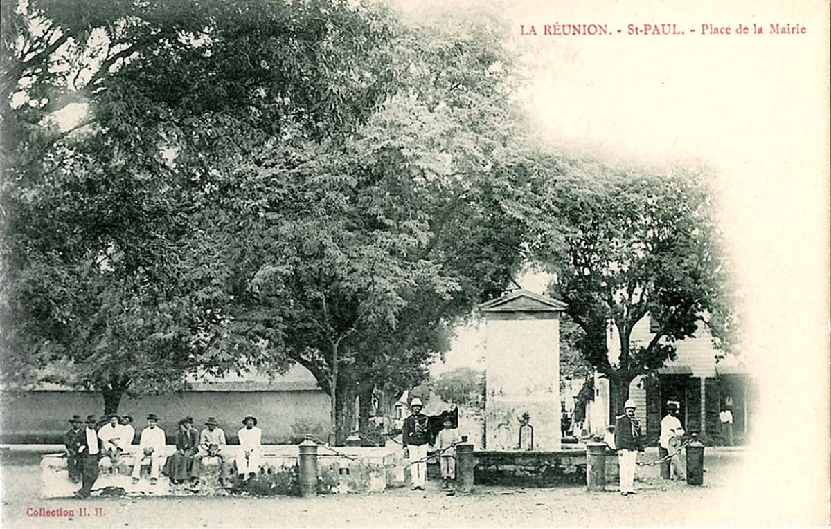 Saint-Paul. Place de la Mairie, vers 1900