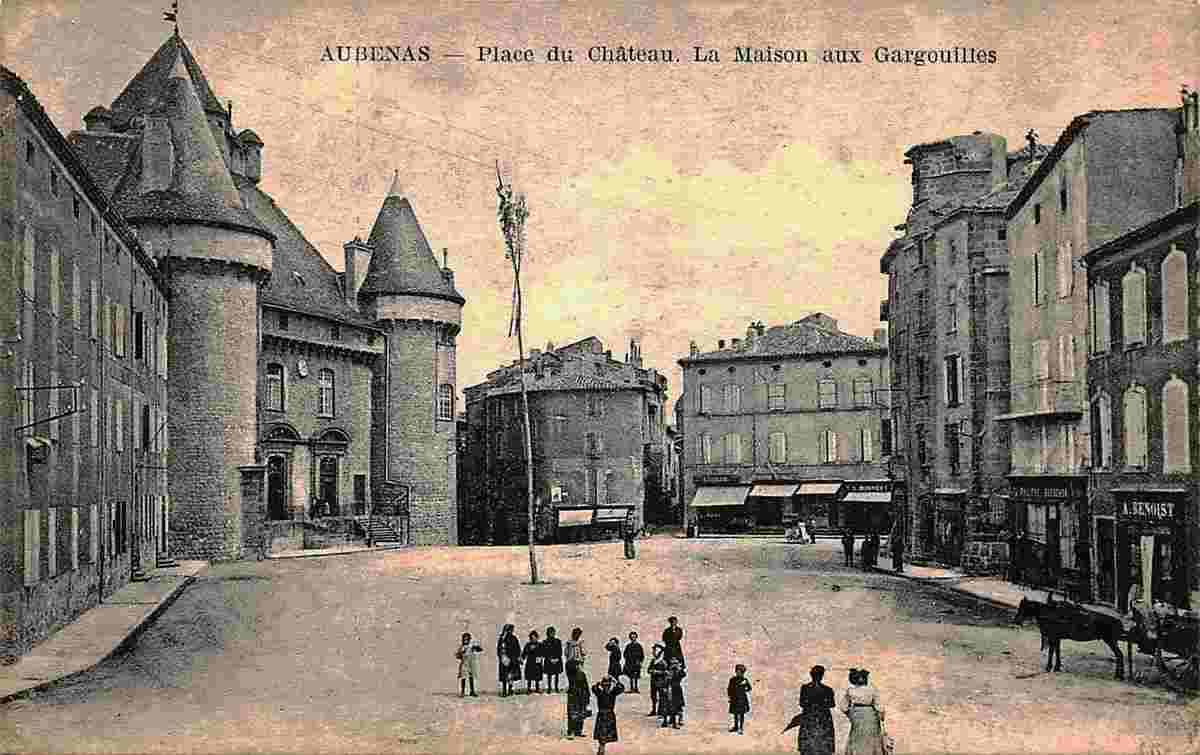 Aubenas. Place du Chateau