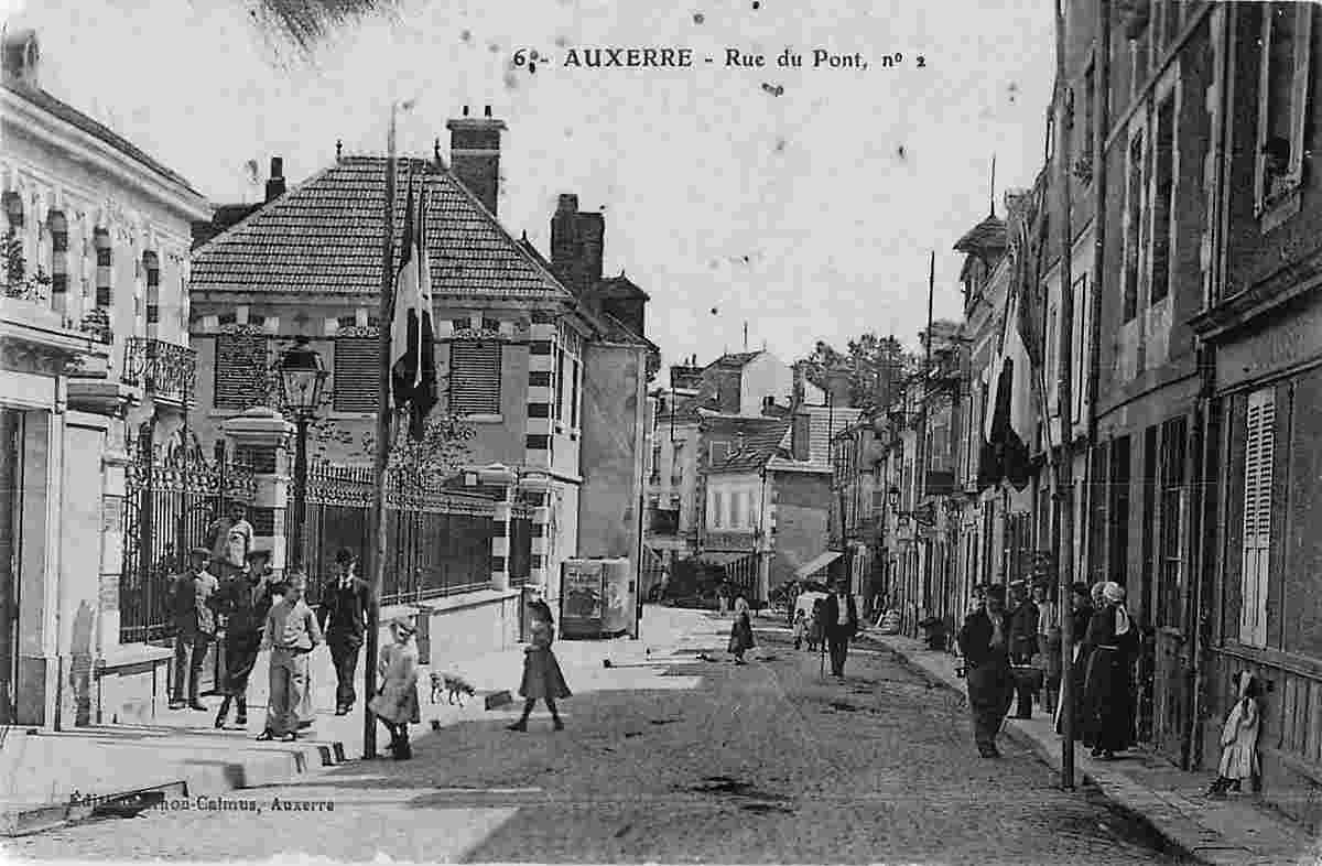 Auxerre. Rue du Pont Numero