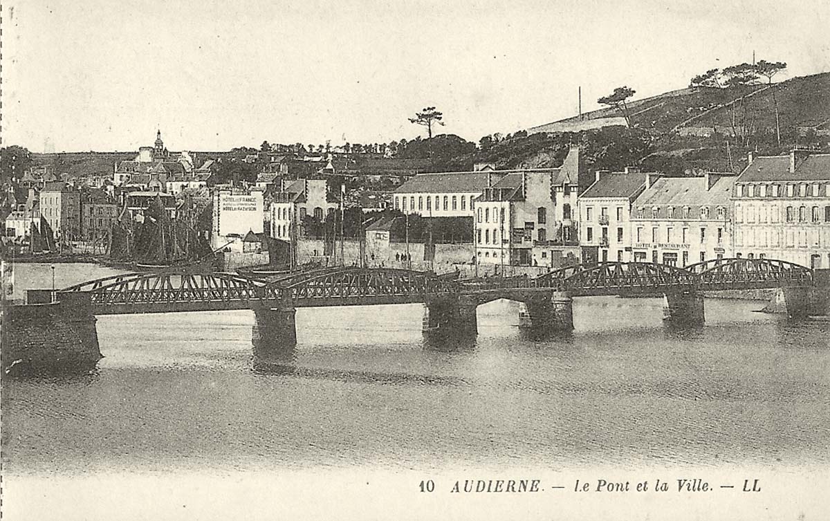 Audierne. Le Pont et la Ville, Hôtel de France