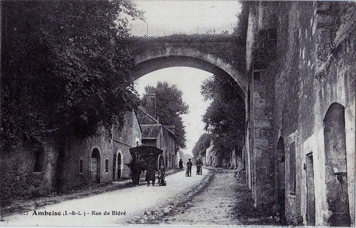 Amboise. Rue de Bléré