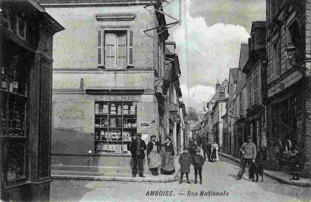 Amboise. Rue Nationale