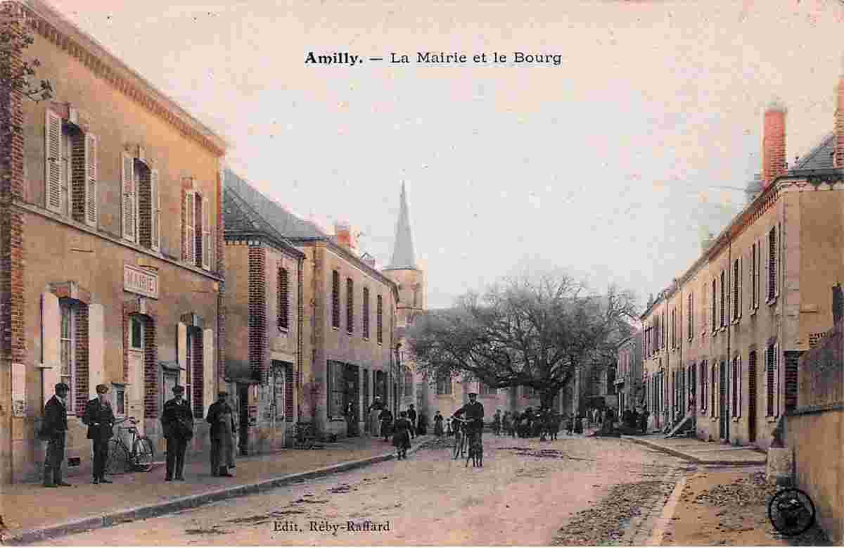 Amilly. Mairie et le Bourg
