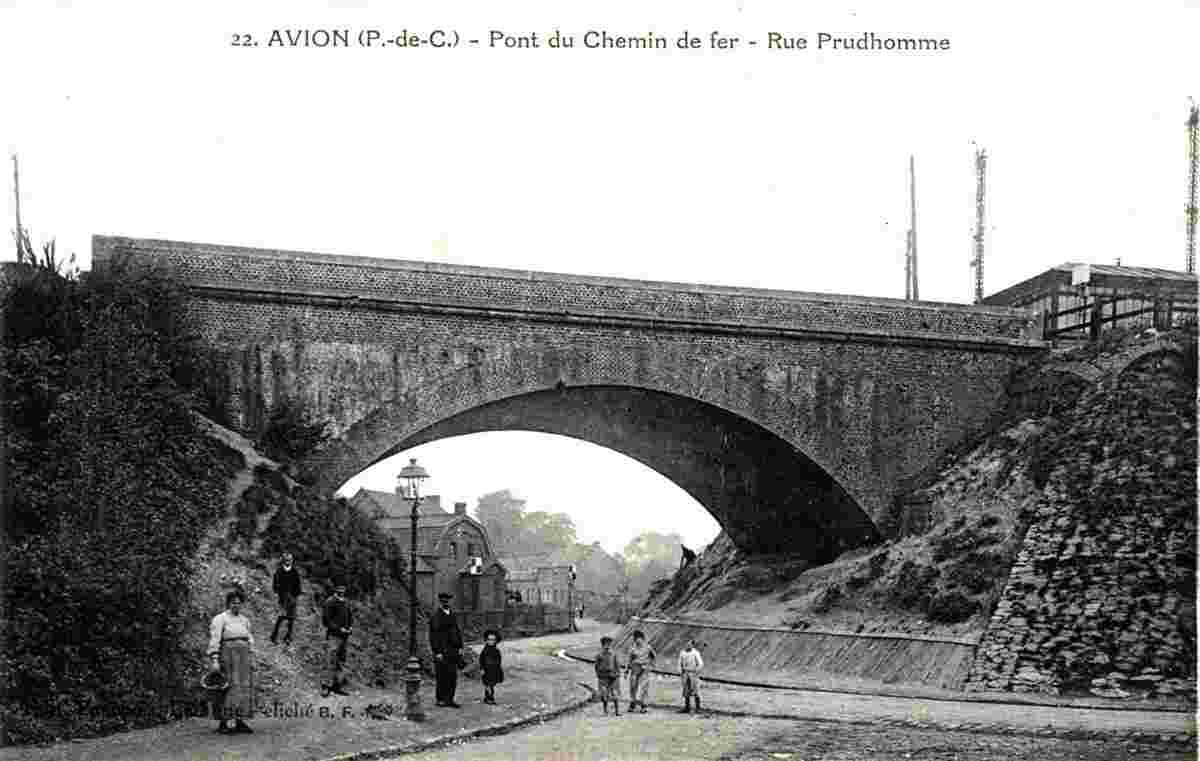 Avion. Pont du chemin de fer - Rue Prudhom