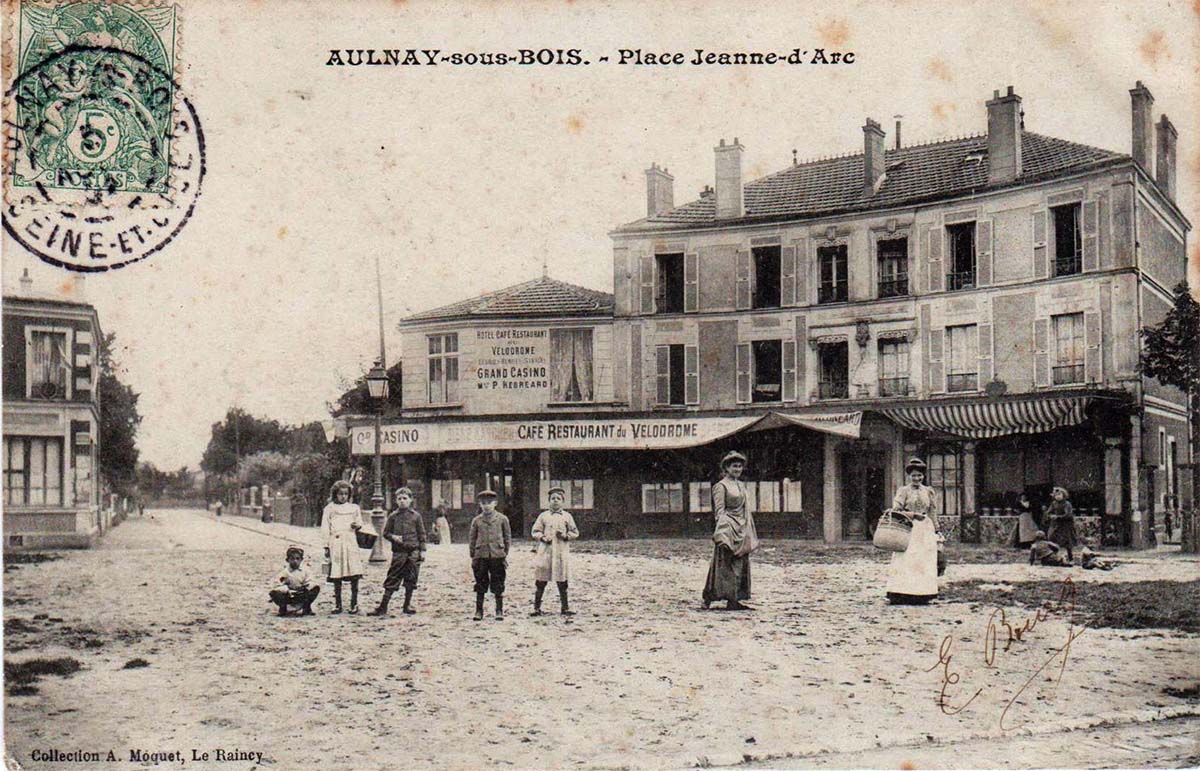 Aulnay-sous-Bois. Place Jeanne d'Arc