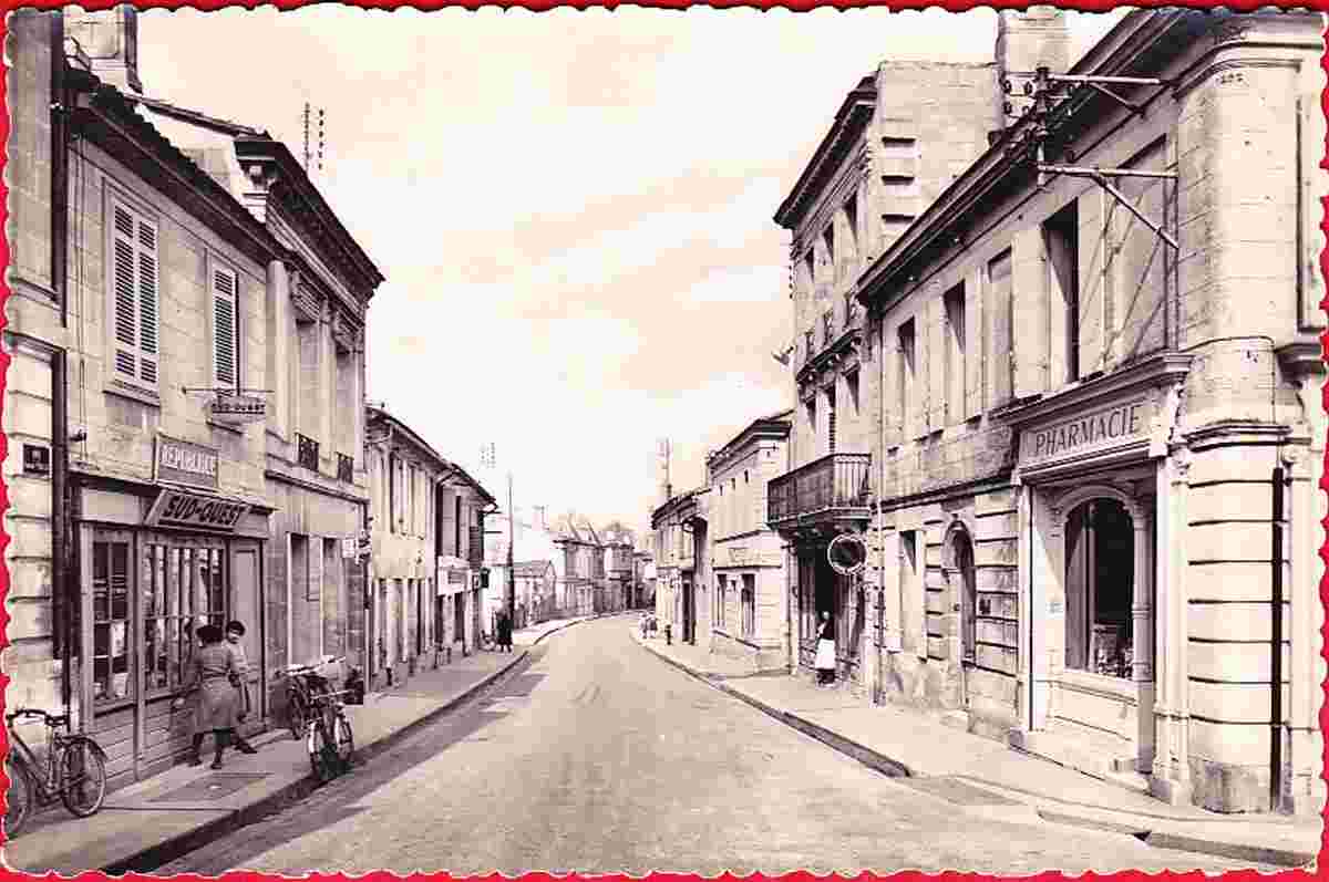 Ambarès-et-Lagrave. L'Entrée du bourg, Journal 'Sud-Ouest', Pharmacie