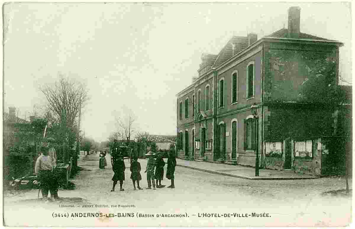 Andernos-les-Bains. L'Hôtel de Ville et Musée