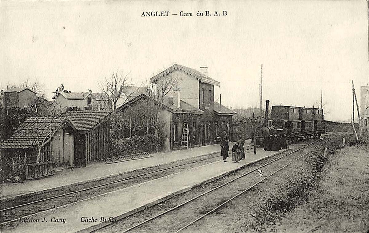 Anglet. La gare et le train tramway ligne de Bayonne Anglet Biarritz