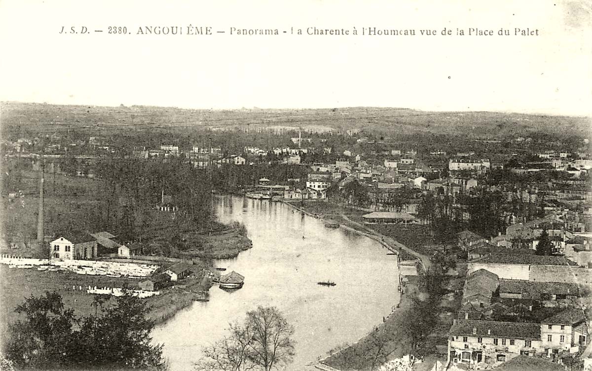 Angoulême. Panoramique - de la Charente à l'Houmeau vue de la Place du Palet