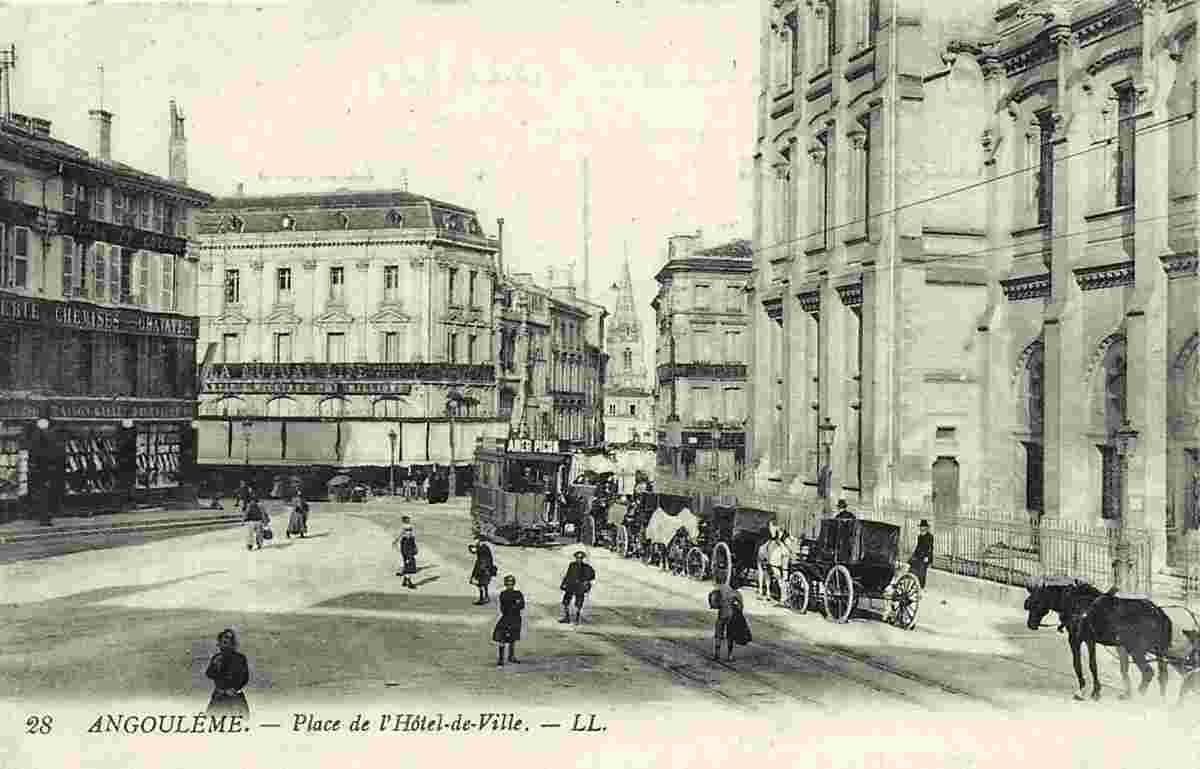 Angoulême. Place de Hôtel de Ville