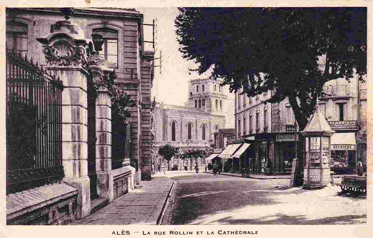 Alès. La rue Rollin et la Cathédrale