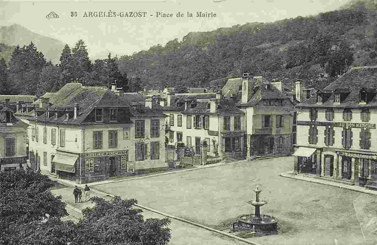 Argelès-Gazost. Place de la Mairie