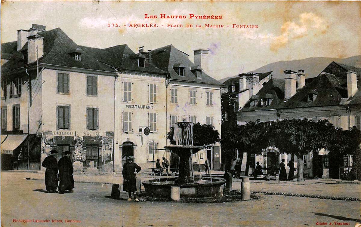 Argelès-sur-Mer. Place de la Mairie