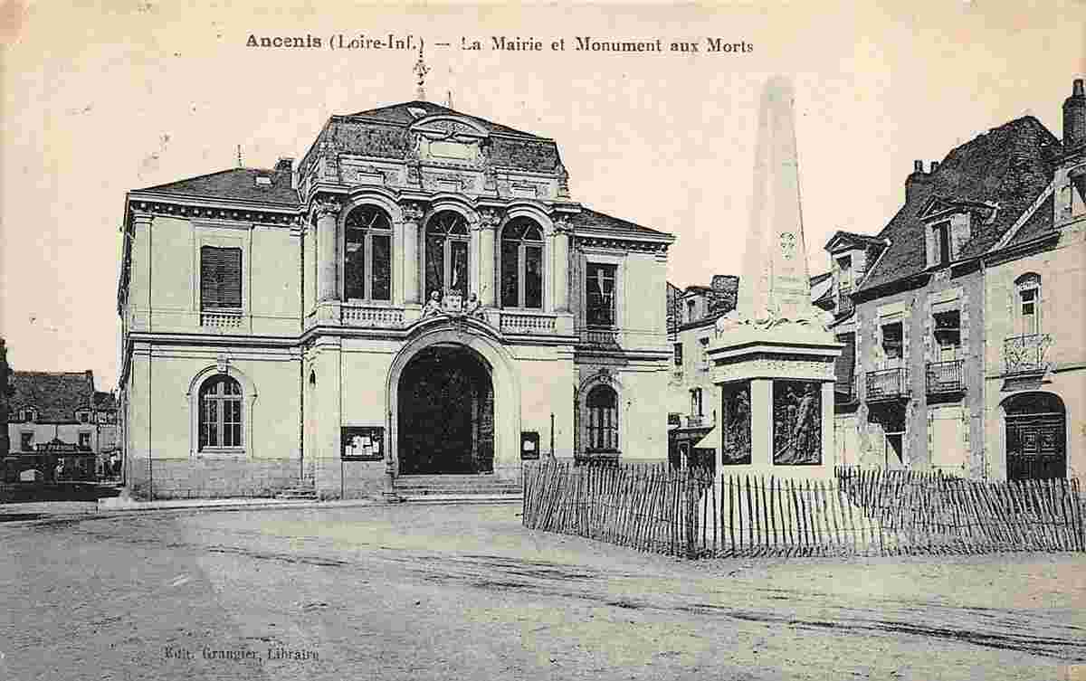 Ancenis-Saint-Géréon. La Mairie et Monument aux Morts, 1930