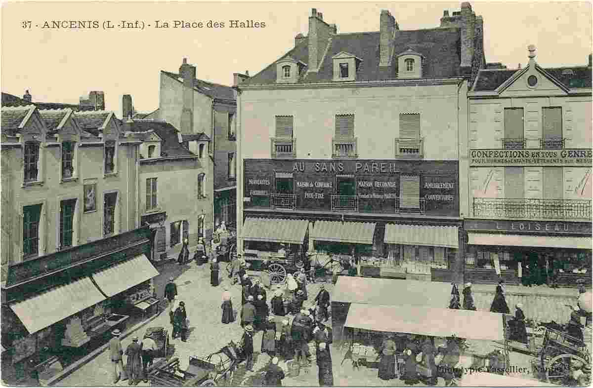 Ancenis-Saint-Géréon. Place des Halles