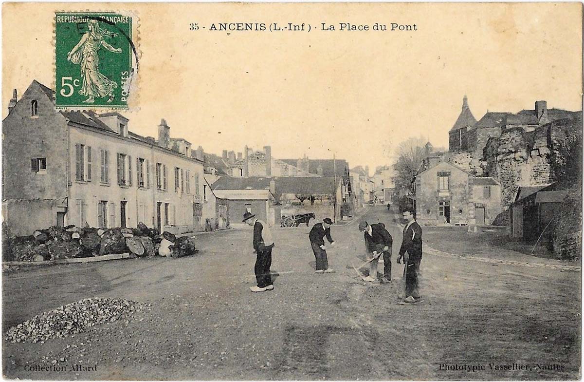 Ancenis-Saint-Géréon. Place du Pont