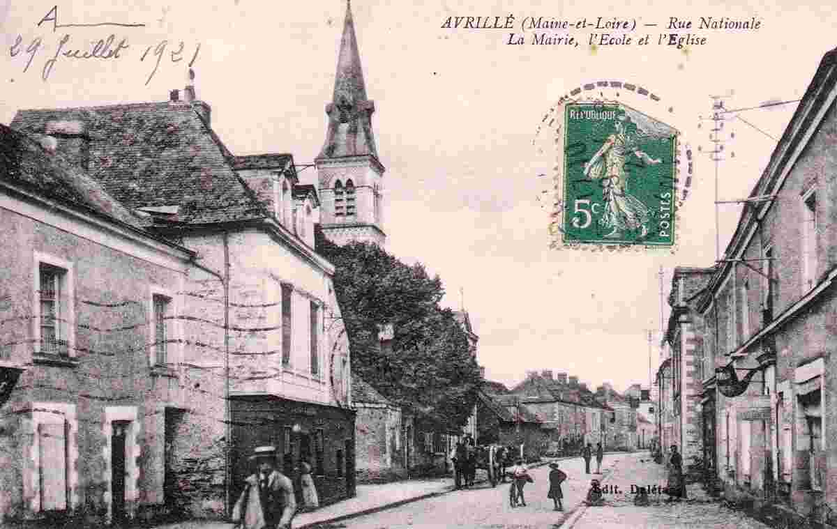 Avrillé. Rue National, la Mairie, l'École et l’Église, 1921