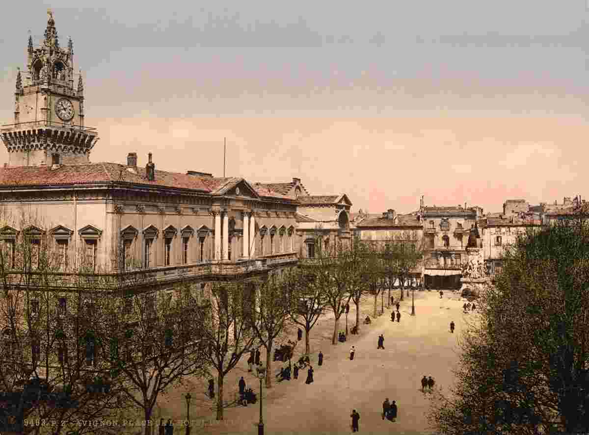 Avignon. Place de Hôtel de Ville